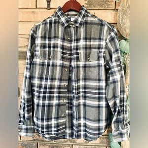 Old Navy Men’s Flannel Button Up Shirt Size Medium